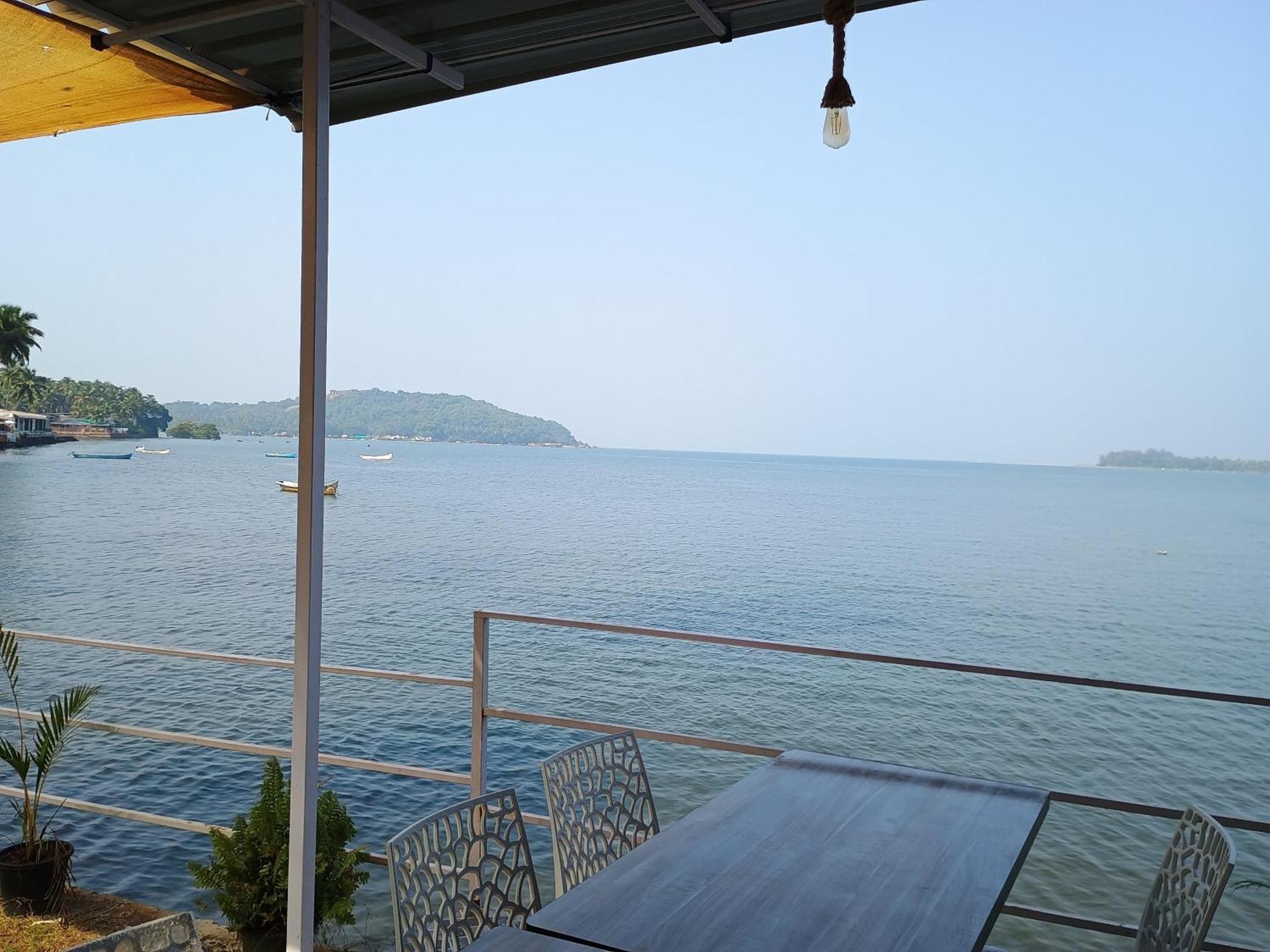 Gs Home On The Bay - Sea & Forest View Glass Studio 바가토르 외부 사진